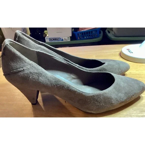 B Makowsky Women's Tan Suede Low Heel Classic Pumps Size 7 - Picture 7 of 14